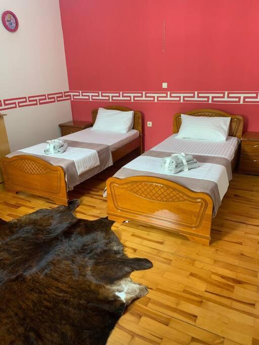 Christina'S House With 2 Bedrooms And Free Parking Gjirokastër Exteriér fotografie